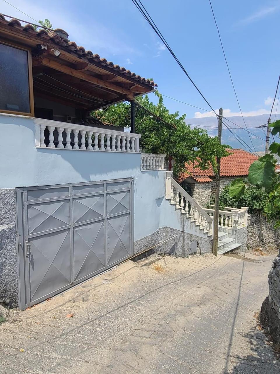 Bertis Guest House Gjirokastër Exterior foto